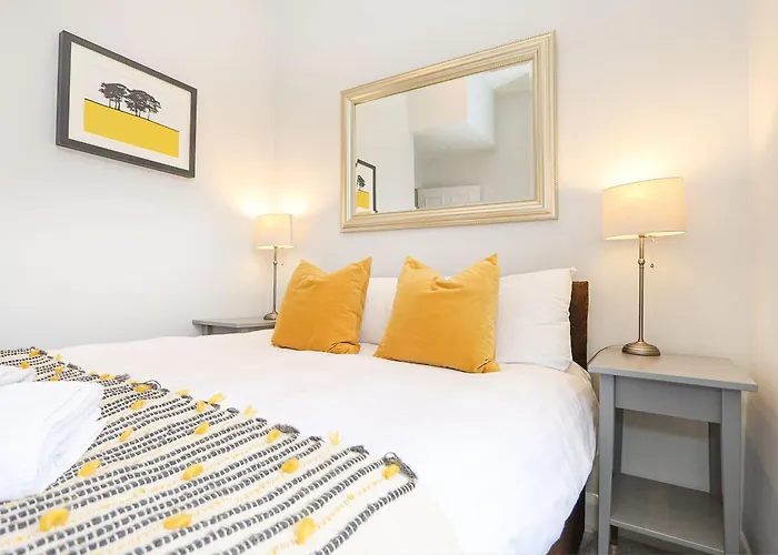 Cosy Kensington Flat, 2 Min To Tube