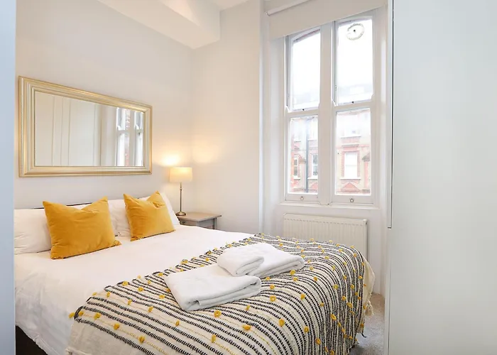 Cosy Kensington Flat, 2 Min To Tube