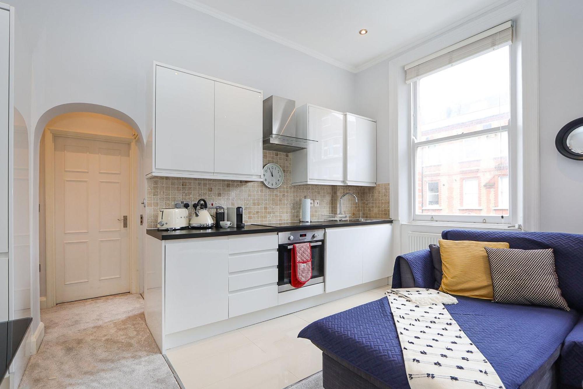 Cosy Kensington Flat, 2 Min To Tube Londres