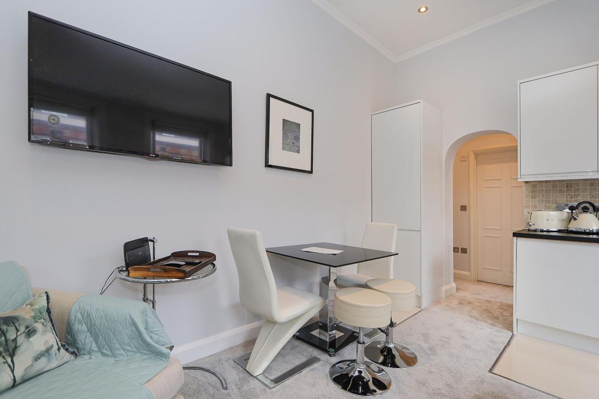Апартаменты Cosy Kensington Flat, 2 Min To Tube Лондон